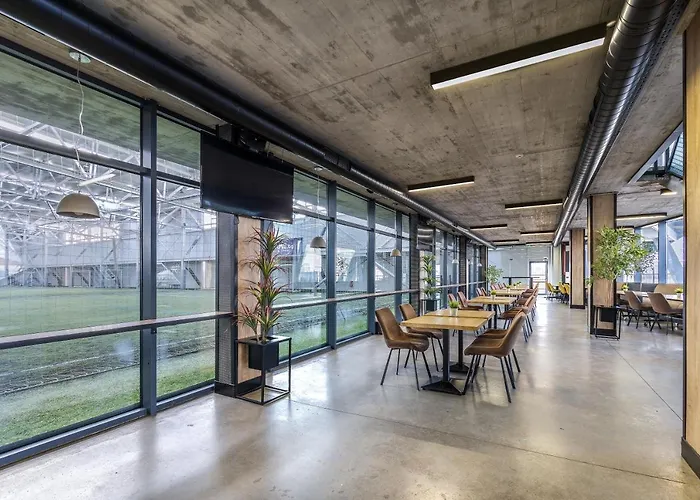 атрим арена Хотел *